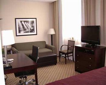 Hotel Homewood By Hilton Downtown